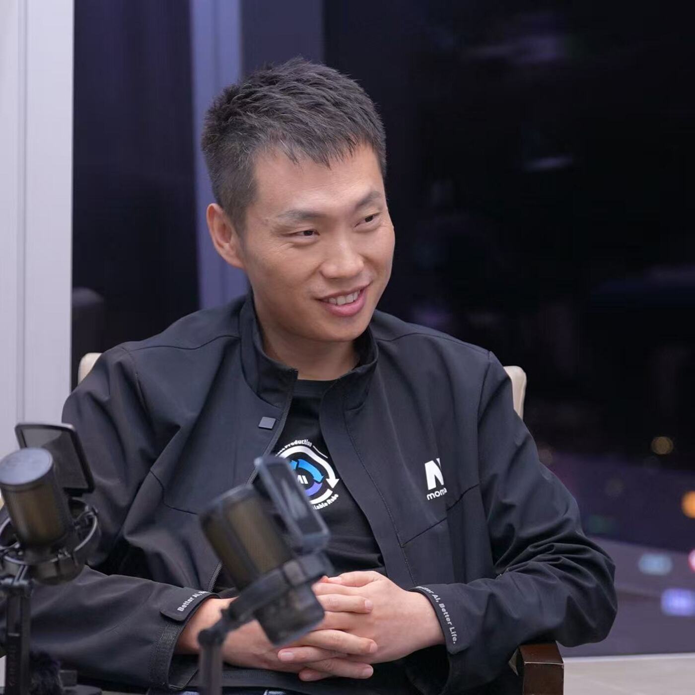 晚点聊 LateTalk 172: Momenta IPO后再访曹旭东：就是想做没有尽头的AI