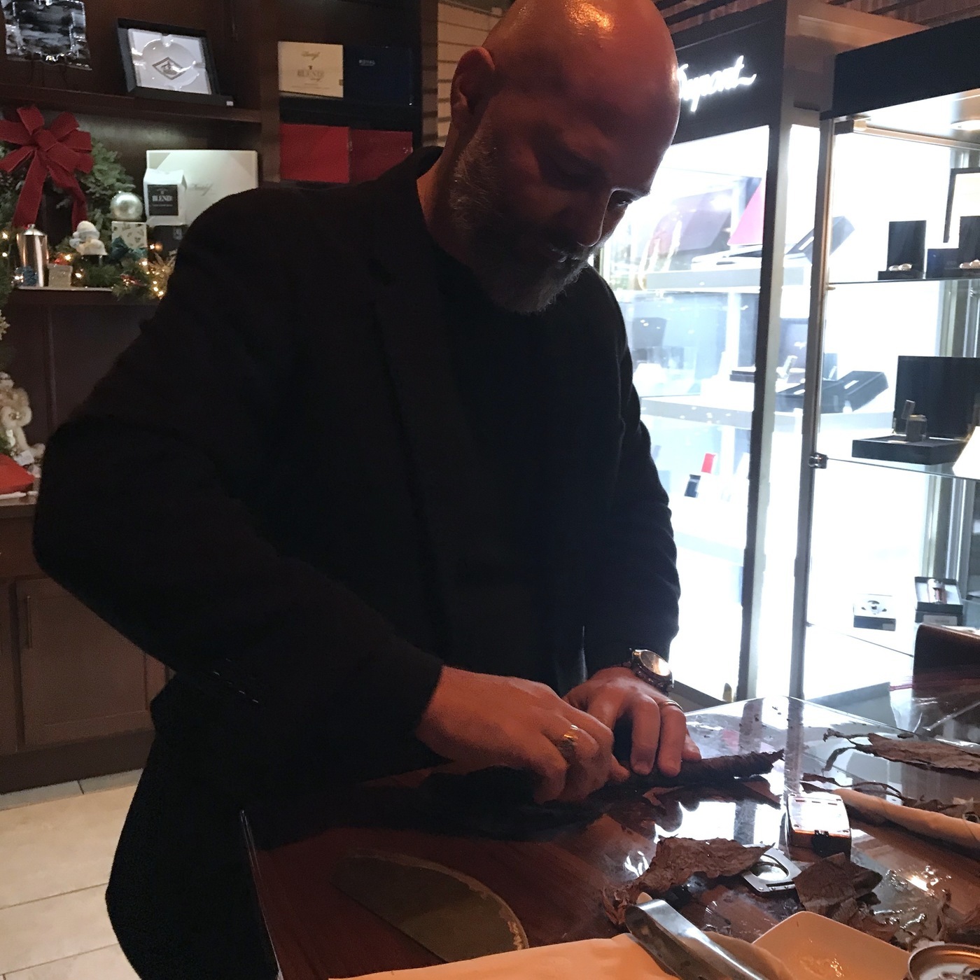Eat! Drink! Smoke! - Episode 112 - Luciano of Ace Prime talks the Future of Cigars, a Review of Rowan's Creek bourbon, Tom Cruise screams, Leg Lamp menorahs and Creed goes Frank Sinatra