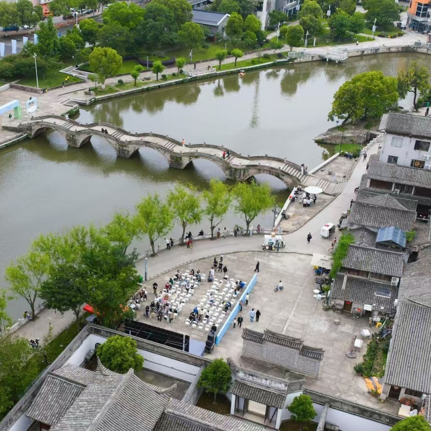 所建所闻 66: 串台《桥头堡》：小城很大，老家不老
