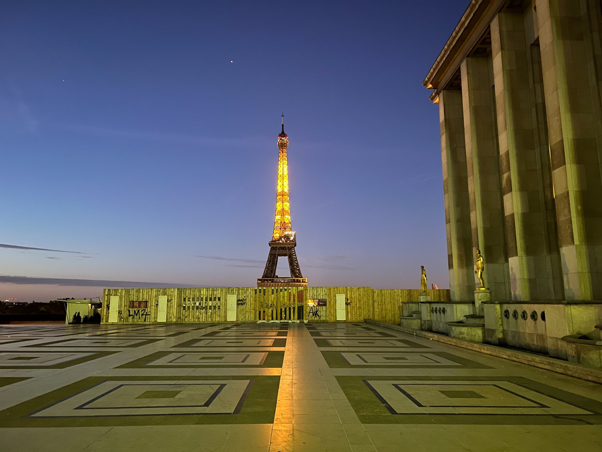 Jeff arrived at the Trocadero to discover a construction fence interrupting the view of the Eiffel Tower. (Photo: Jeff Carlson)