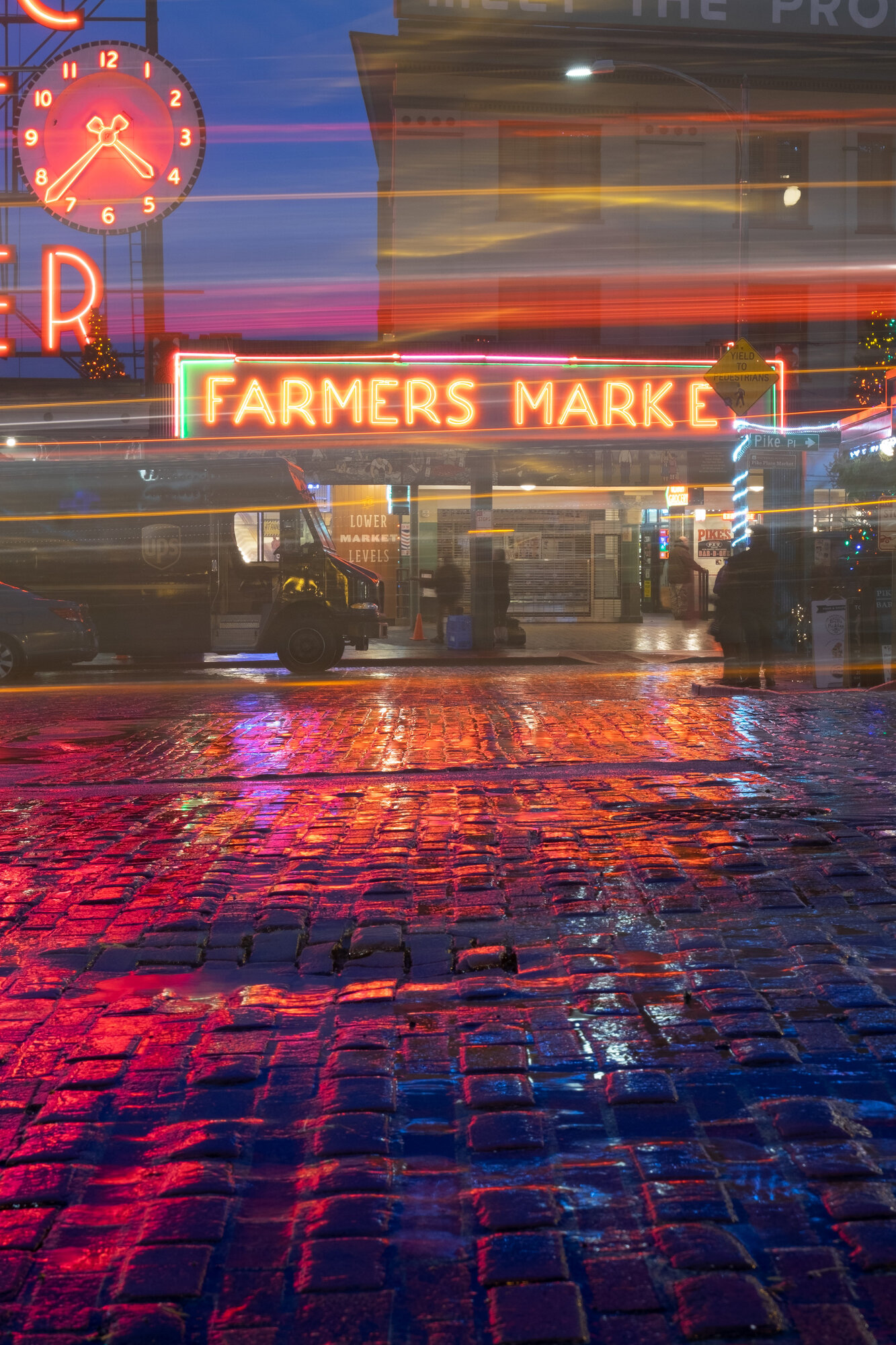 5-second exposure mounted on a tripod.  Camera: Fujifilm X-T1 Shutter speed: 5 seconds Aperture: f/14 ISO: 200 Photo: Jeff Carlson
