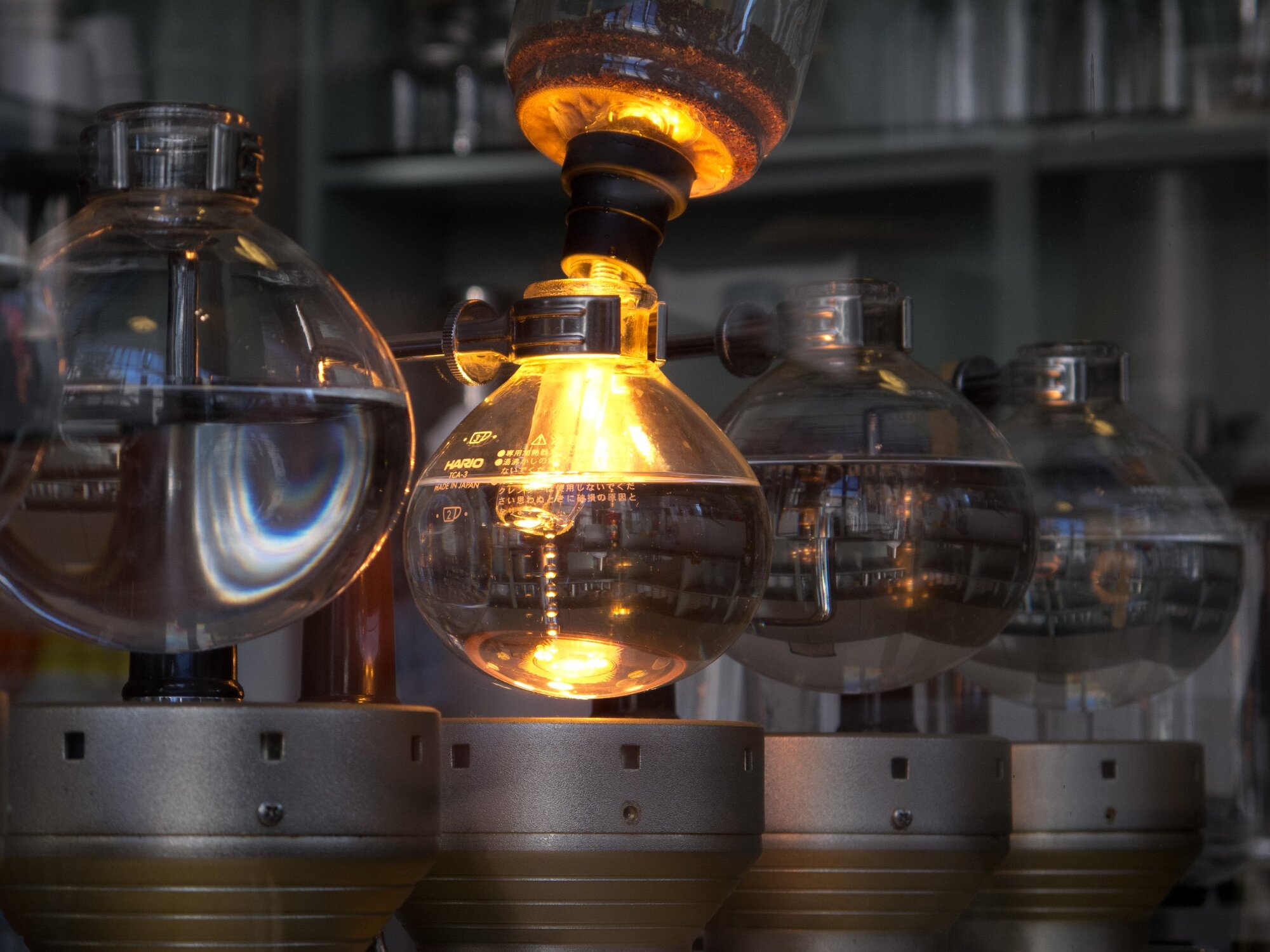 A Hario Siphon coffee brewer at work heating water in the lower chamber. (Photo by Jeff Carlson)