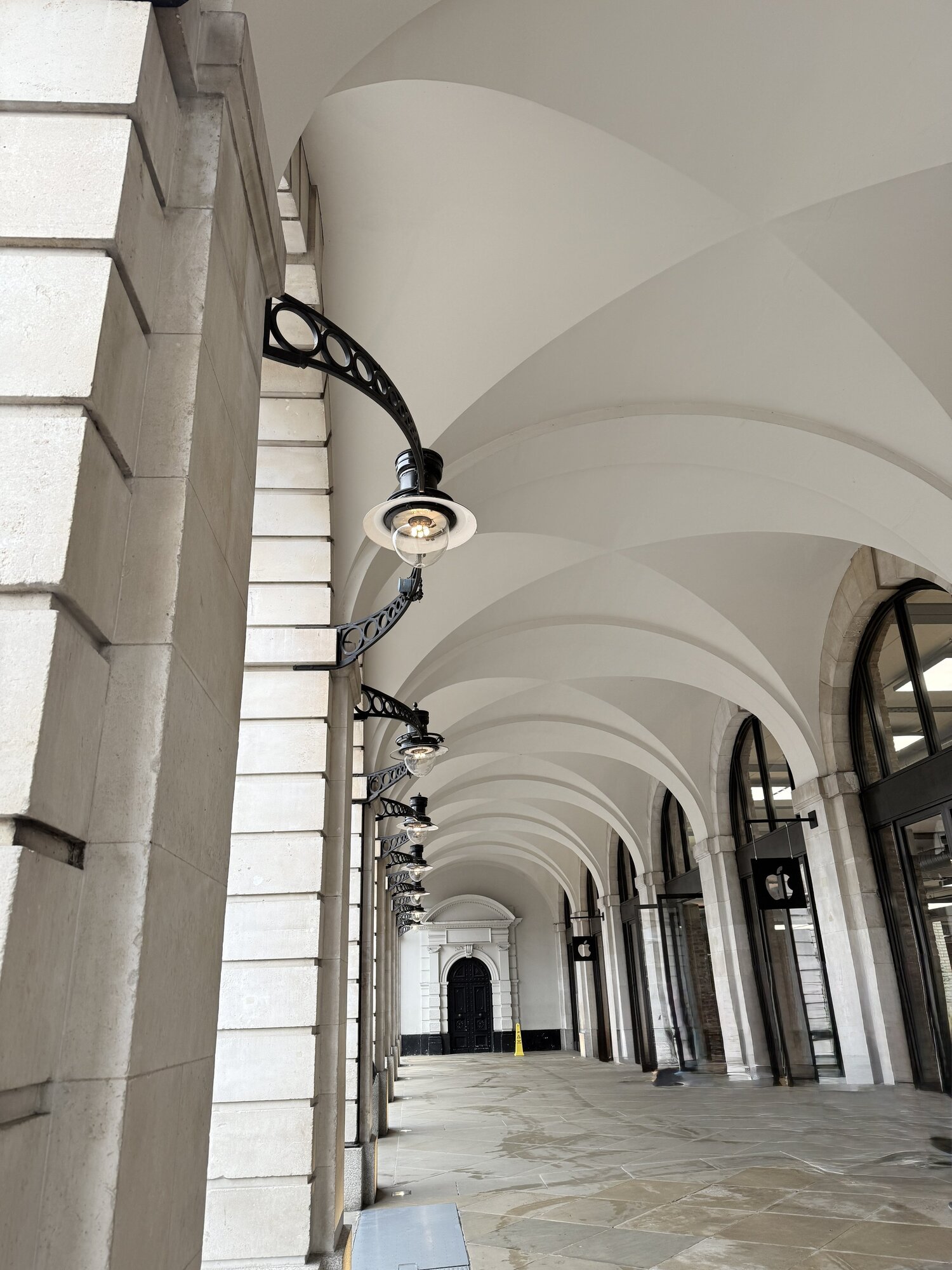 Covent Garden Apple Store, after (Photo by Kirk McElhearn)