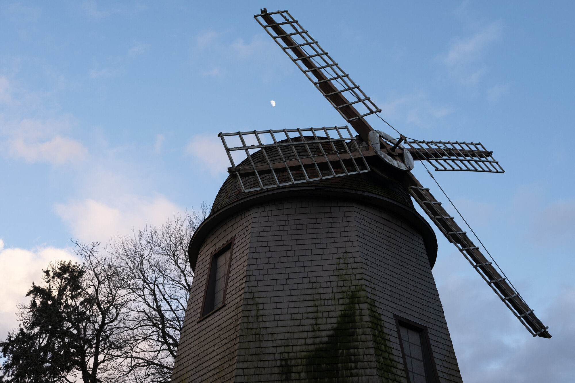 Windmill, Clise Mansion Camera: Fujifilm X-T3 Lens: Fujifilm XF 27mm f/2.8 Shutter speed: 1/60 sec Aperture: f/7.1 ISO: 200 Photo: Jeff Carlson