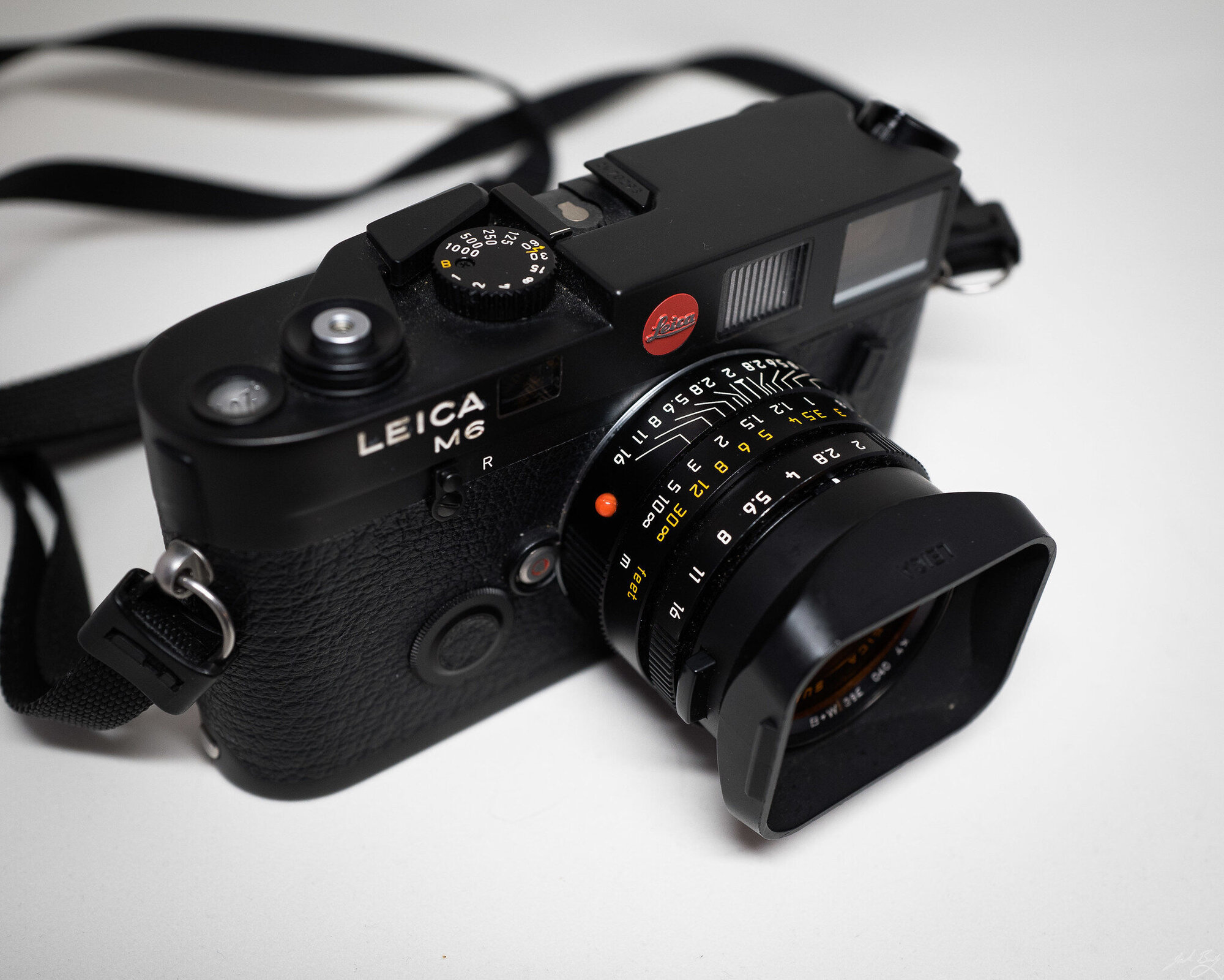 Leica M6 with 35mm Summicron, photo by Jack Baty , CC BY-SA 2.0 Licensed